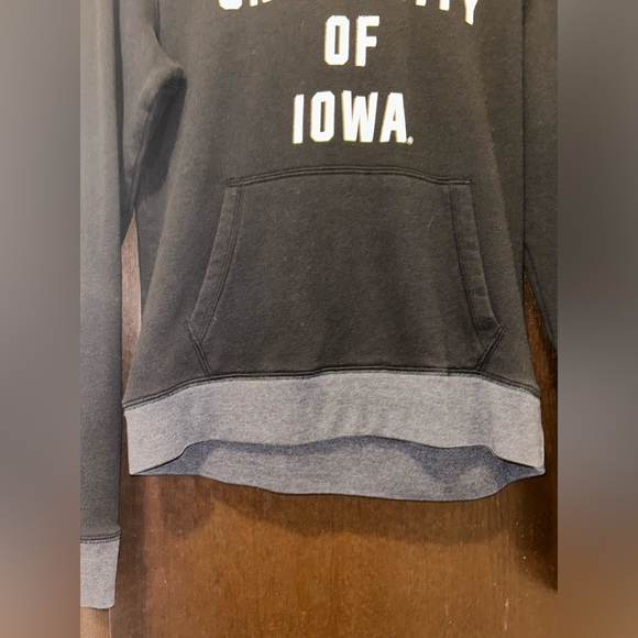 ••4/$20 CLOTHING SALE•• Victorias Secret University Of Iowa Sweatshirt Medium - Picture 3 of 7